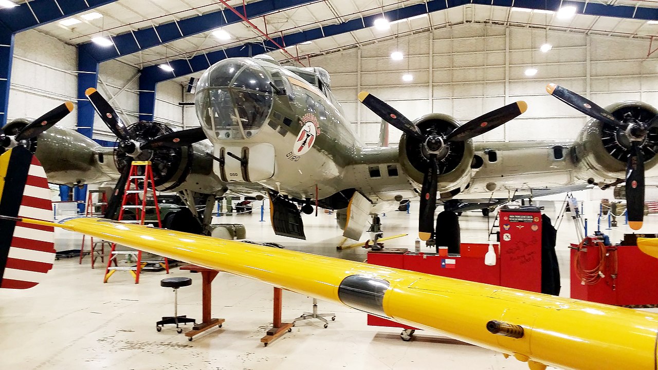 Boeing B-17 Flying Fortress (51675109900)