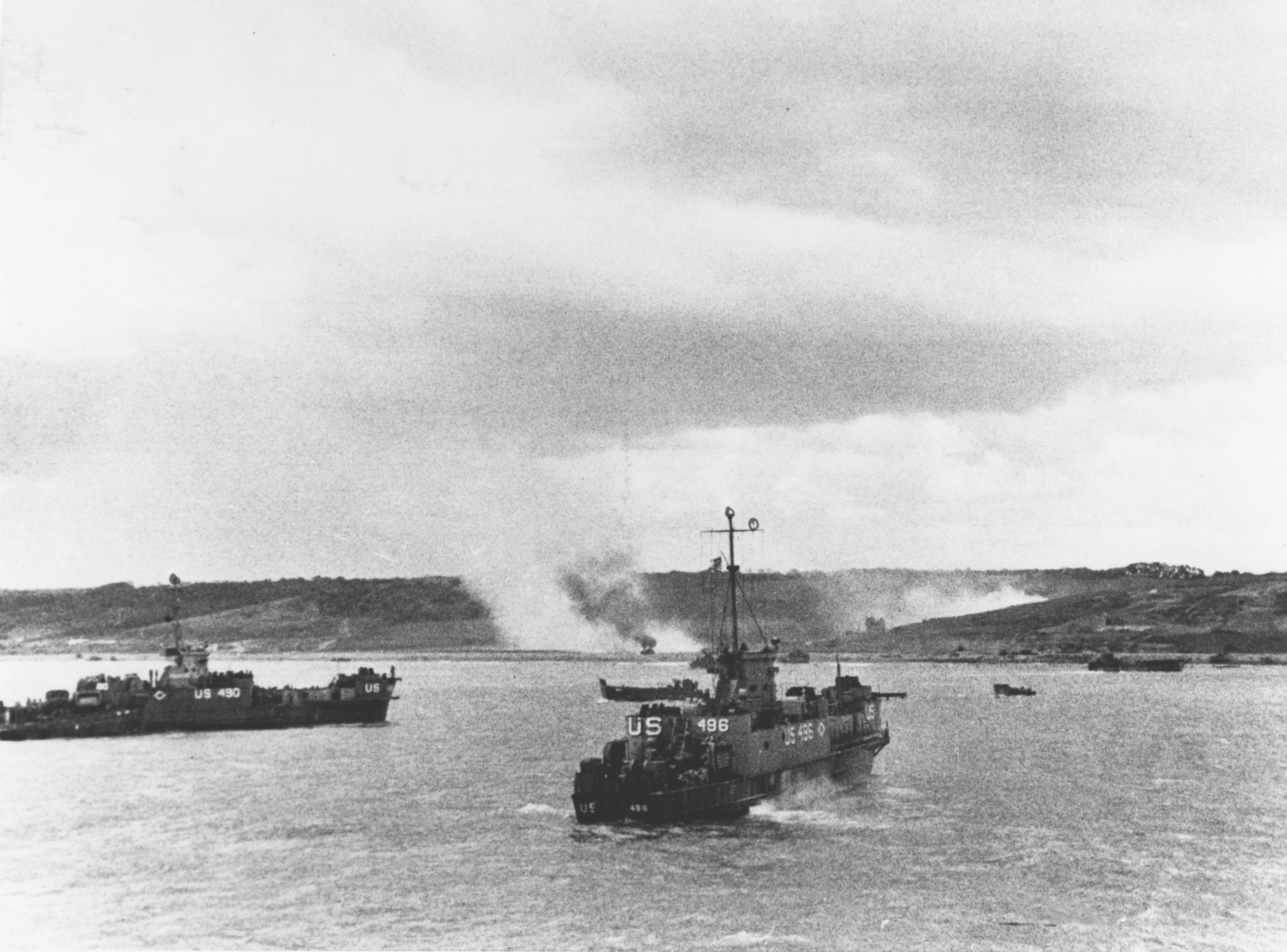 Infantry landing craft approach Omaha Beach in June 1944.jpg