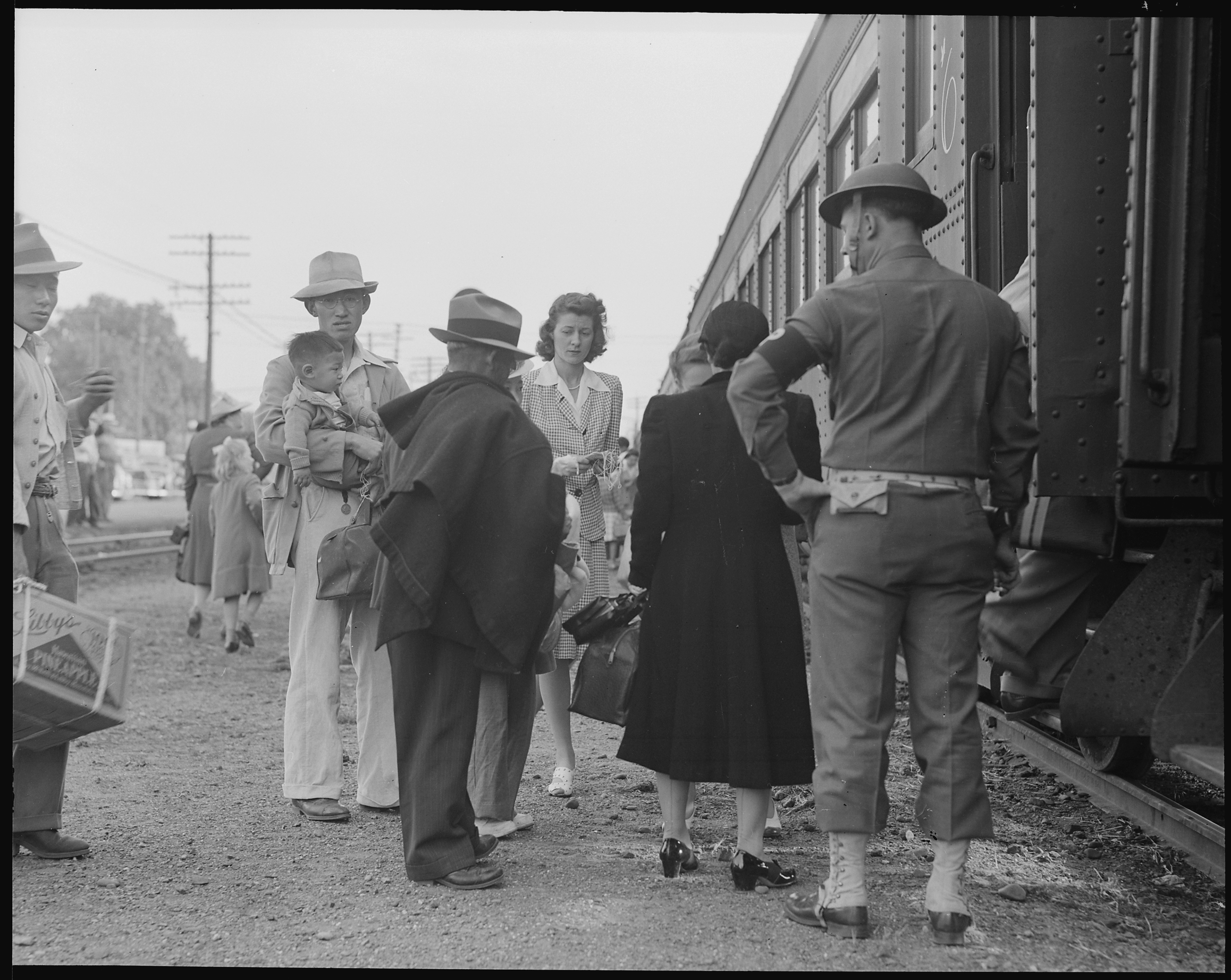 The Evacuees: Children Who Left Home to Escape Bombs