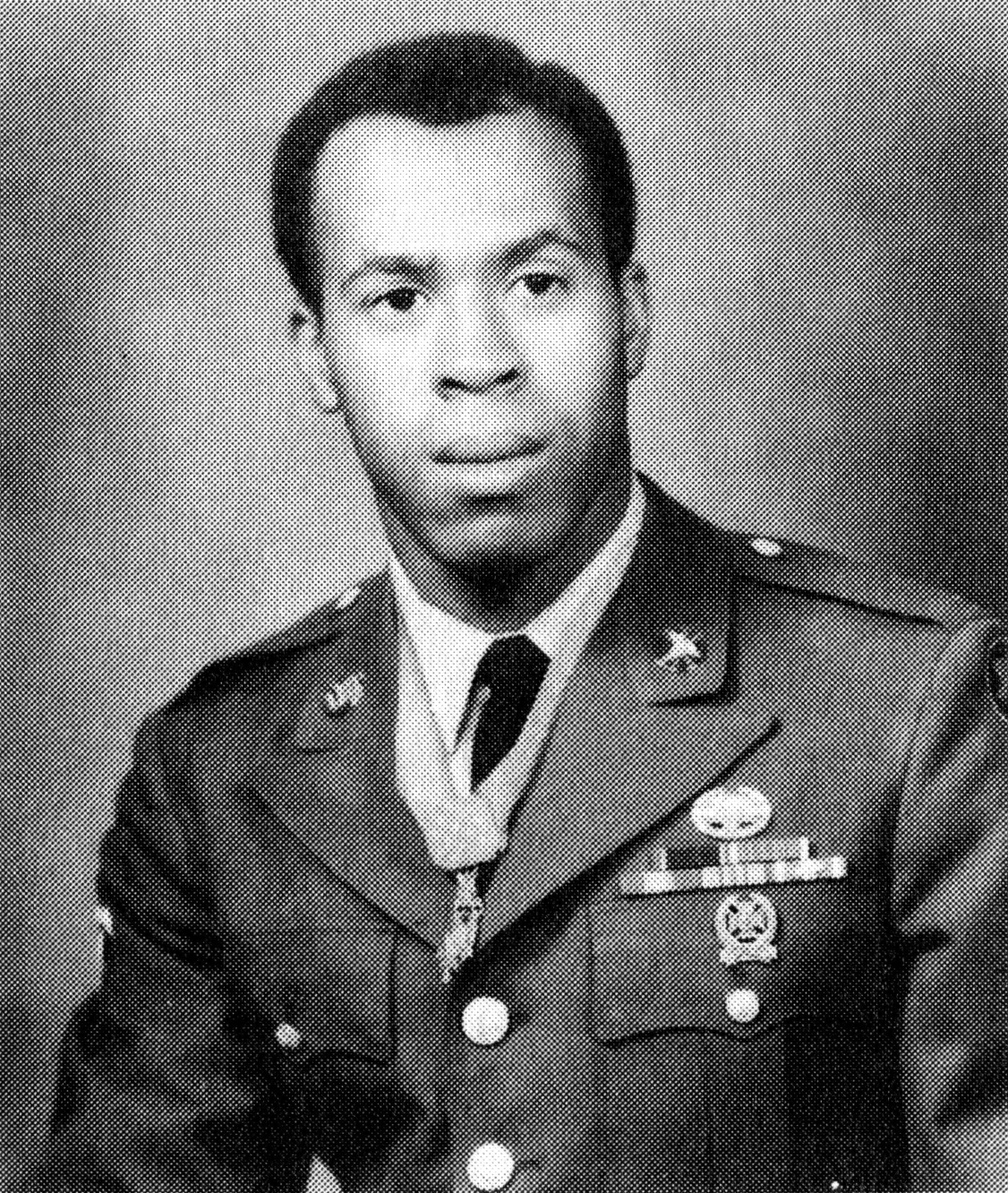 Clarence Sasser with MOH.jpg