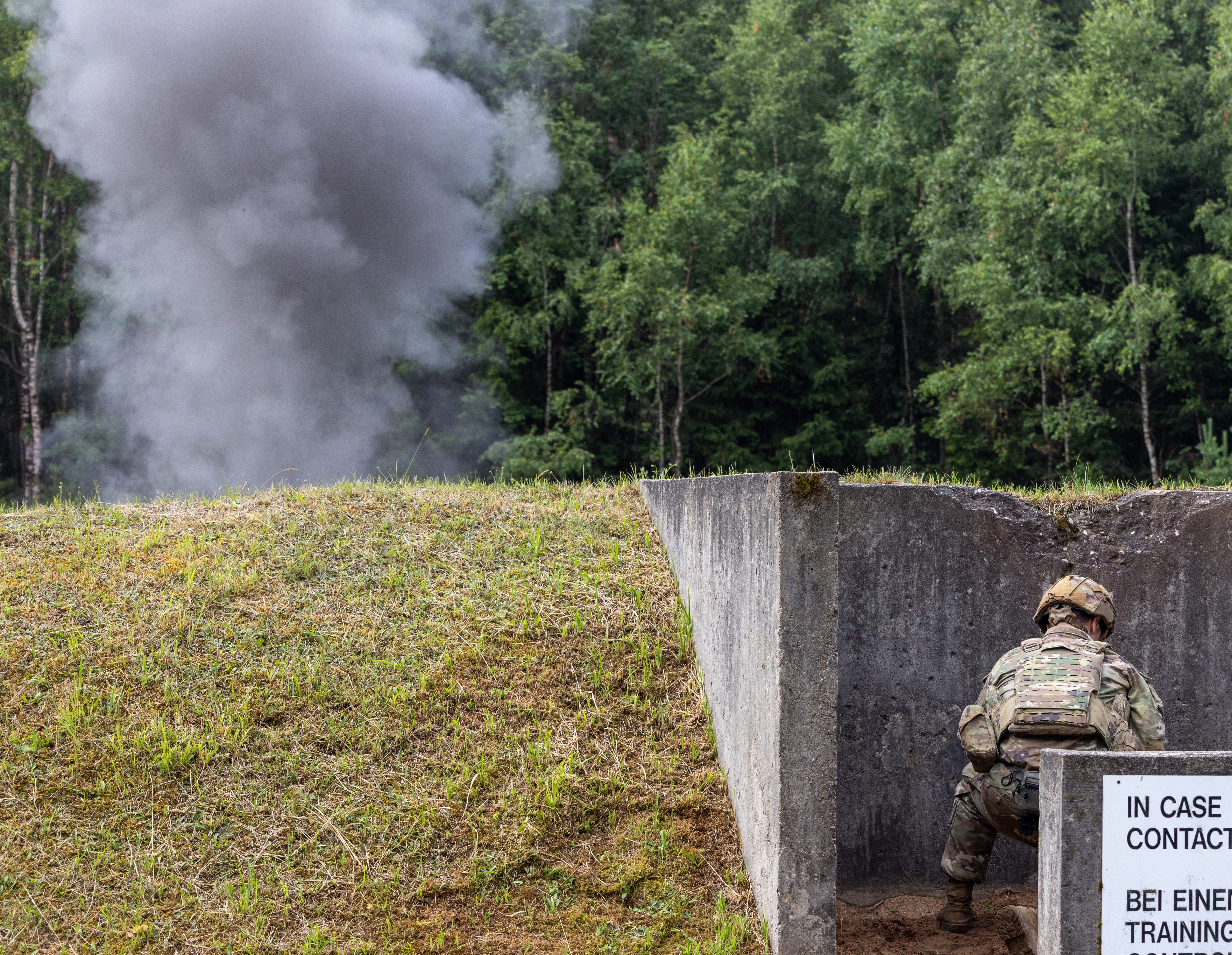 173rd Airborne Brigade conducts hand grenade range to prepare for Expert Soldier Badge (9192700).jpg