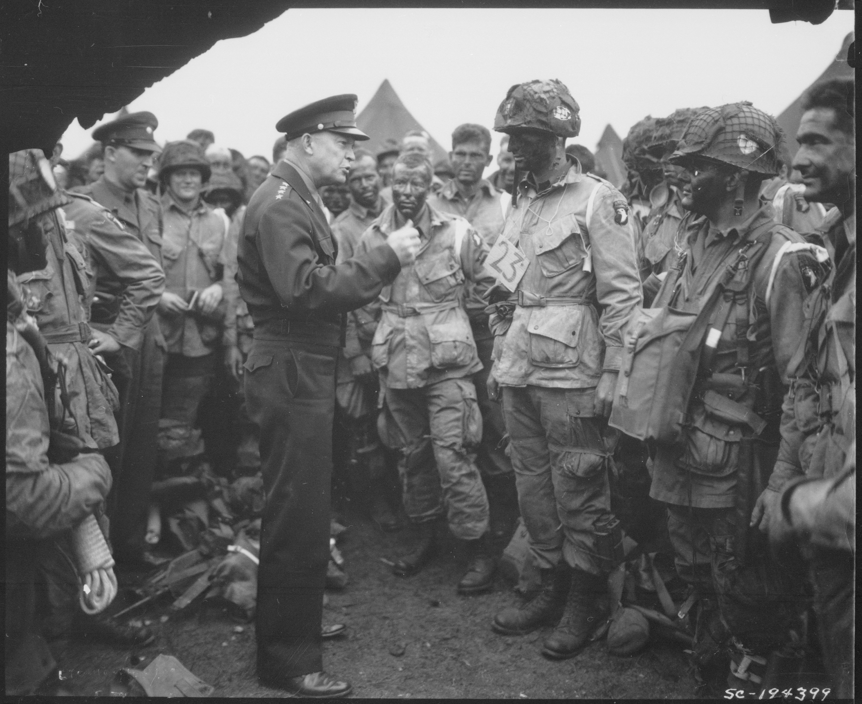 Gen. Eisenhower with 101st Airborne paratroopers, 5 June 1944